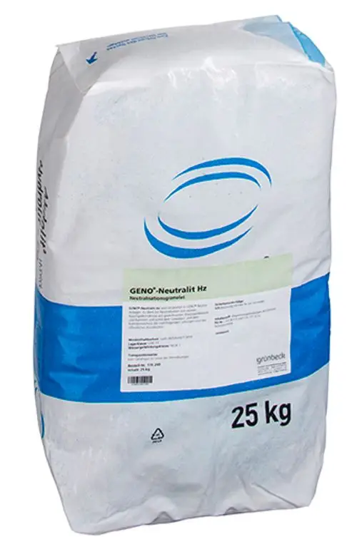 Weißer Sack mit blauer Ecke, gekennzeichnet als Produkt von Grünbeck. Auf dem Etikett sind Anweisungen und Beschreibung des Inhalts abgedruckt.